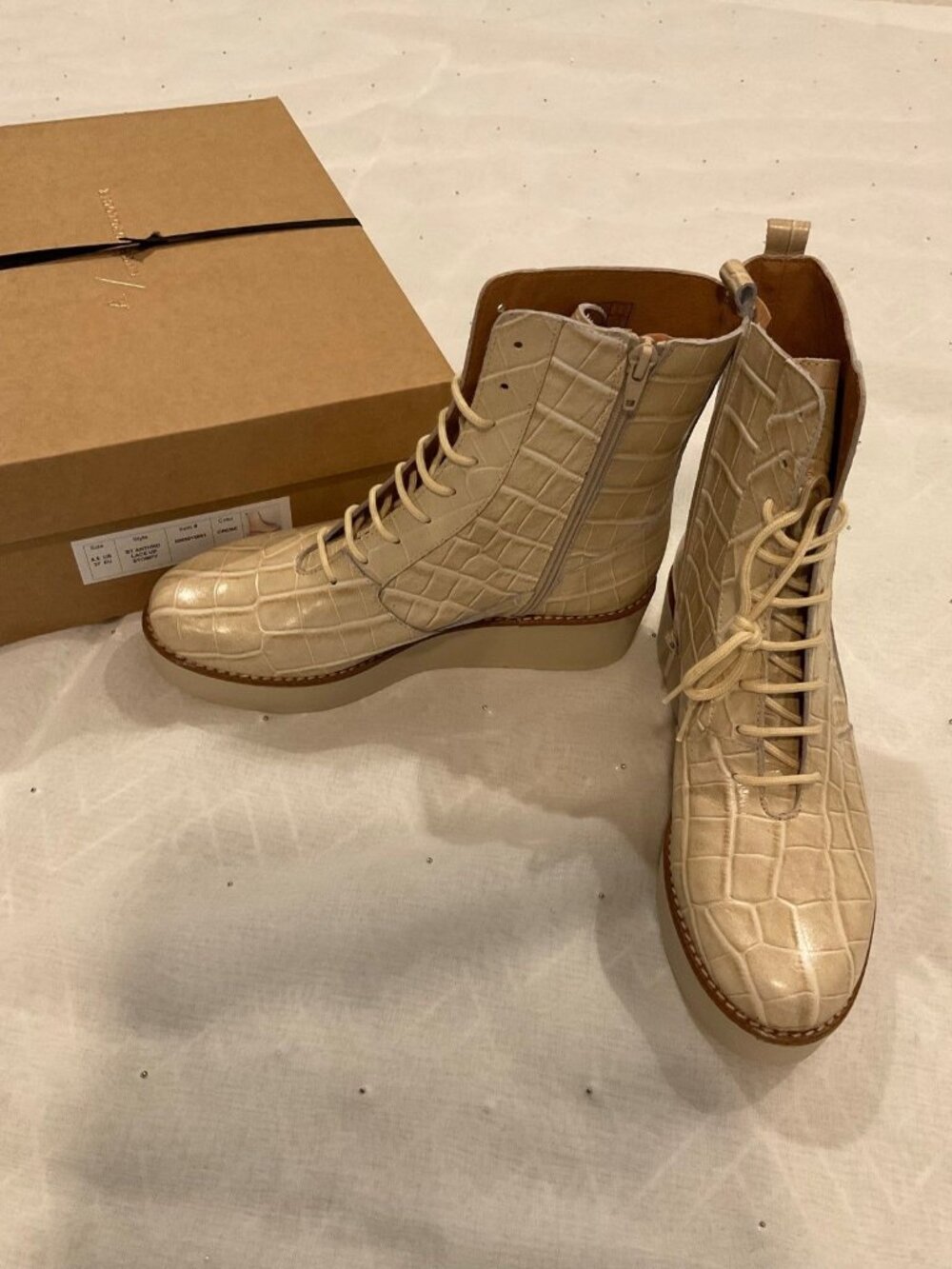 NWT Anthropologie Cream Croc Print Leather Platform Boots Size 6.5narrow